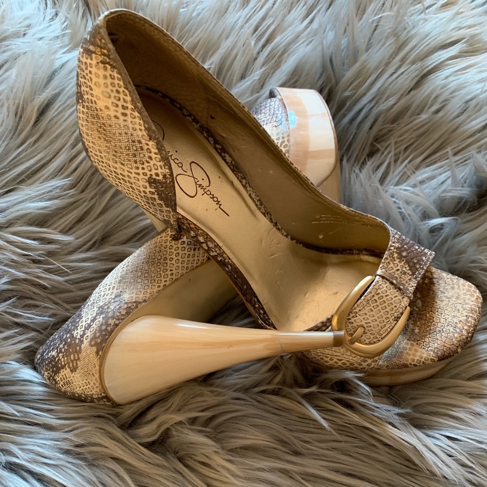 Shoe